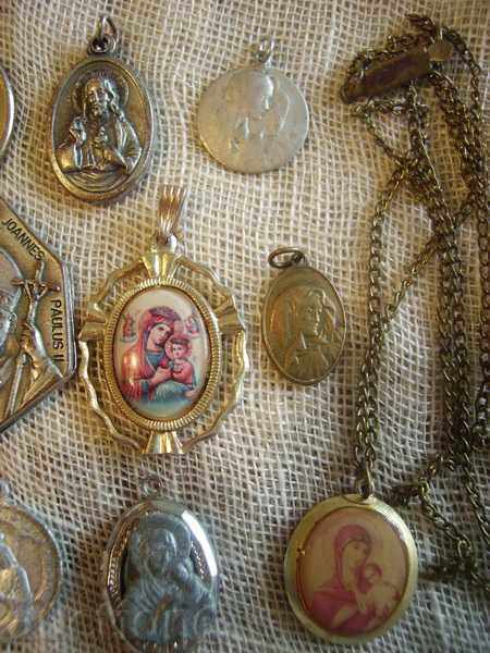 Auction I sell 15 church medallions Auction I sell 15 church medallions