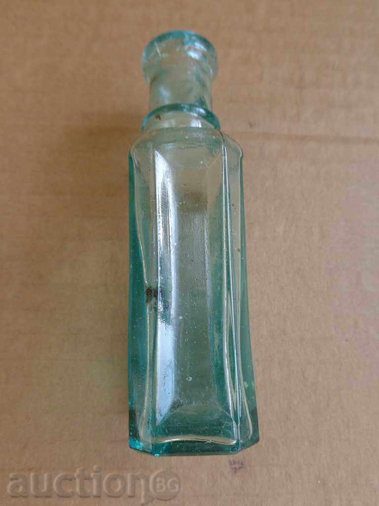 Старо шишенце за масло, марково шишенце Сингер с цена 32.00 лв. | € 16.36 Старо шишенце за масло, марково шишенце Сингер с цена 32.00 лв. | € 16.36