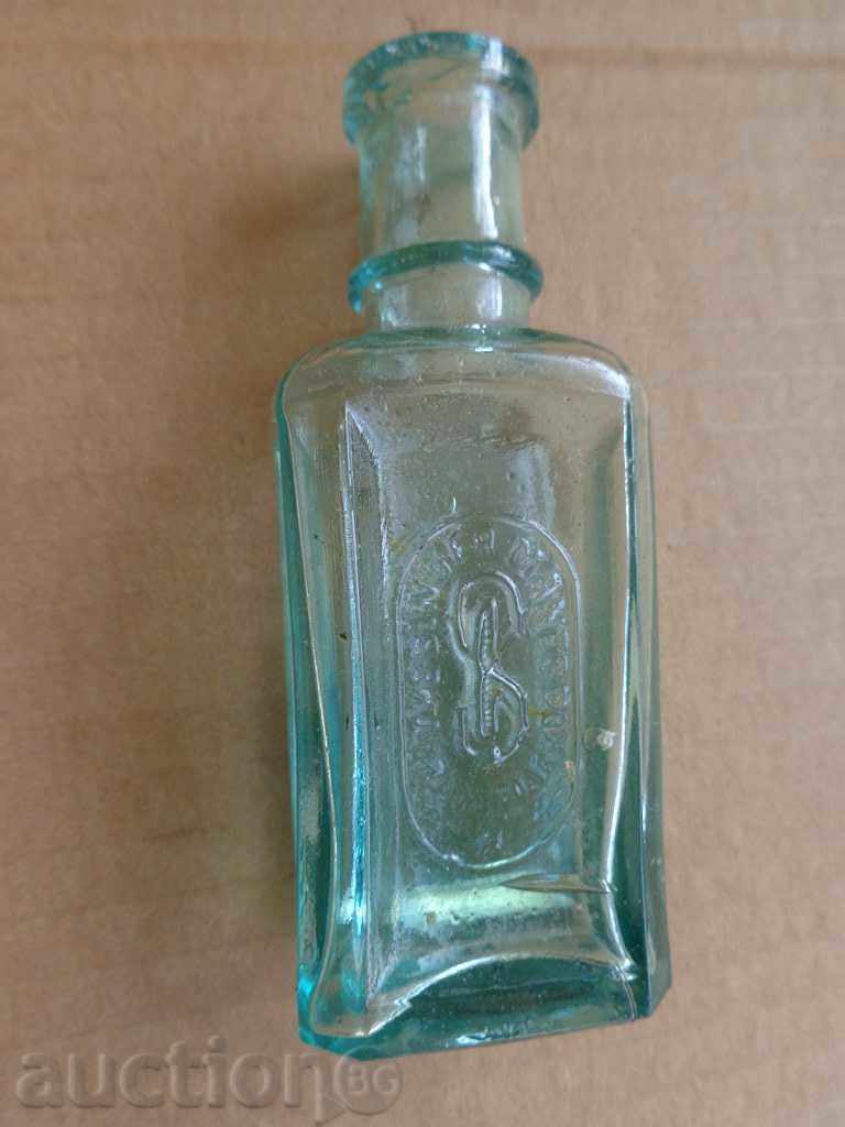 An old bottle of oil, a branded bottle of Singer