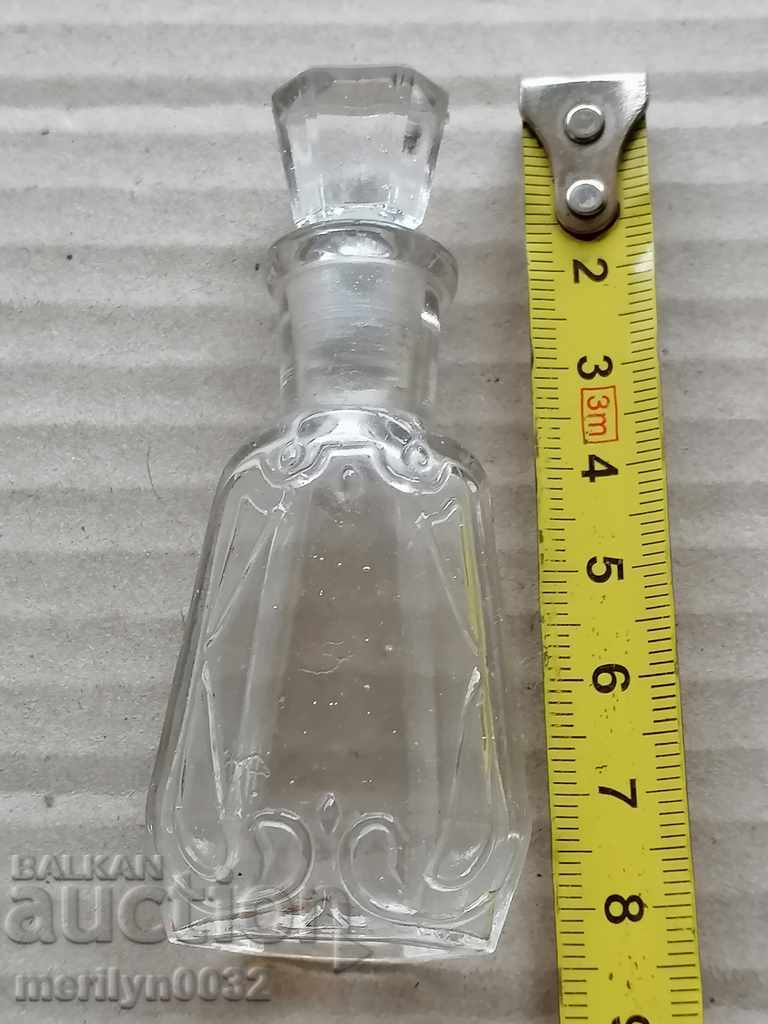 Доставка на Старо шишенце за парфюм Доставка на Старо шишенце за парфюм