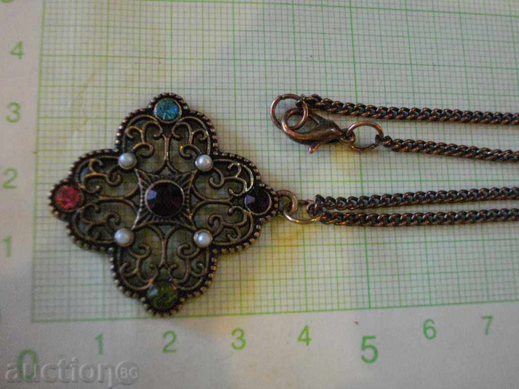 pandantiv ajurat cu pietre de bronz cu Pomedneno sindzhircheto cu preț 10.00 BGN | € 5.11 pandantiv ajurat cu pietre de bronz cu Pomedneno sindzhircheto cu preț 10.00 BGN | € 5.11