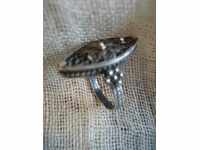 I sell ladies' Revival ring 1