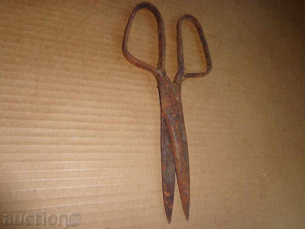 Delivery of Old forged abadge scissors