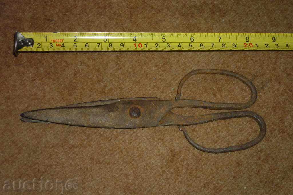 Auction  An old forged scissors