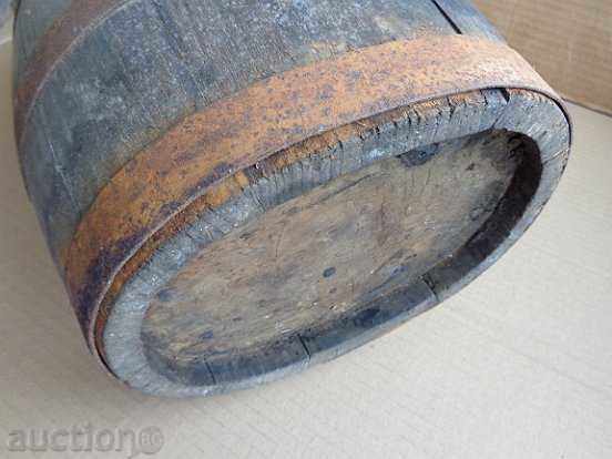 Delivery of Old bathtub, barrel, wooden, vase, cork Delivery of Old bathtub, barrel, wooden, vase, cork