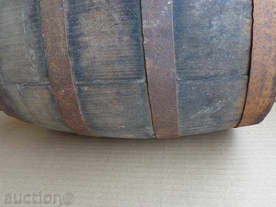 Old bathtub, barrel, wooden, vase, cork - 7 Old bathtub, barrel, wooden, vase, cork - 7