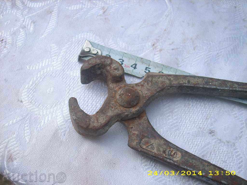 Delivery of Kerpheden, pliers