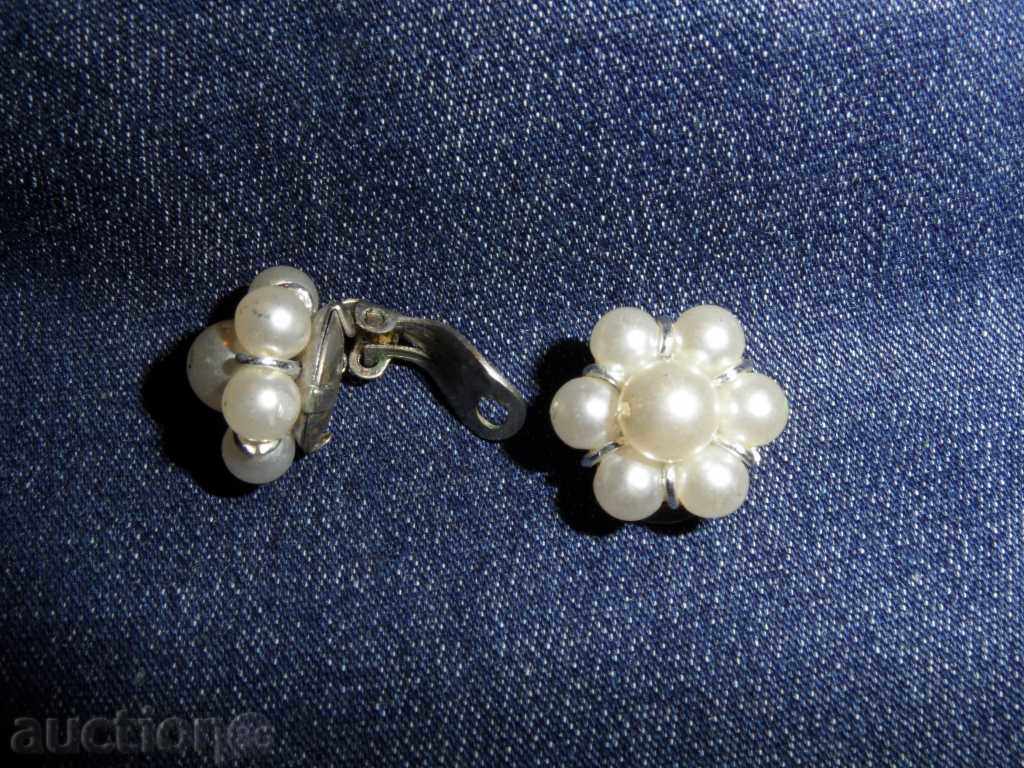 Delivery of HANDS WITH Pearls, Clip Delivery of HANDS WITH Pearls, Clip