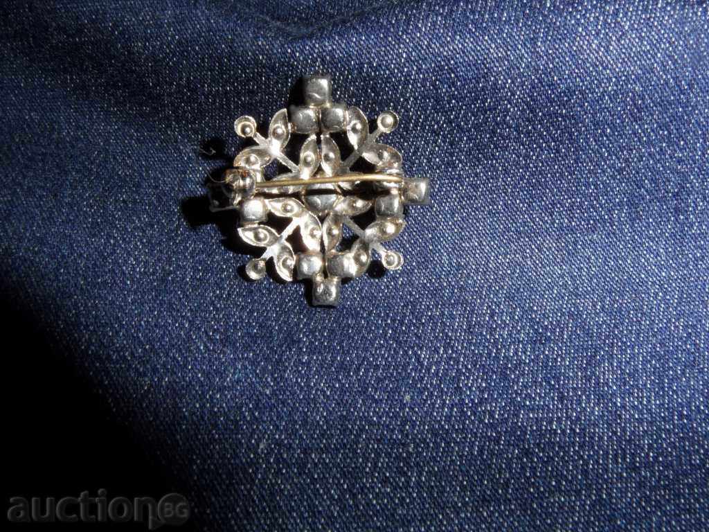 BROWSE with white and transparent pebbles with price 6.99 BGN | € 3.57 BROWSE with white and transparent pebbles with price 6.99 BGN | € 3.57