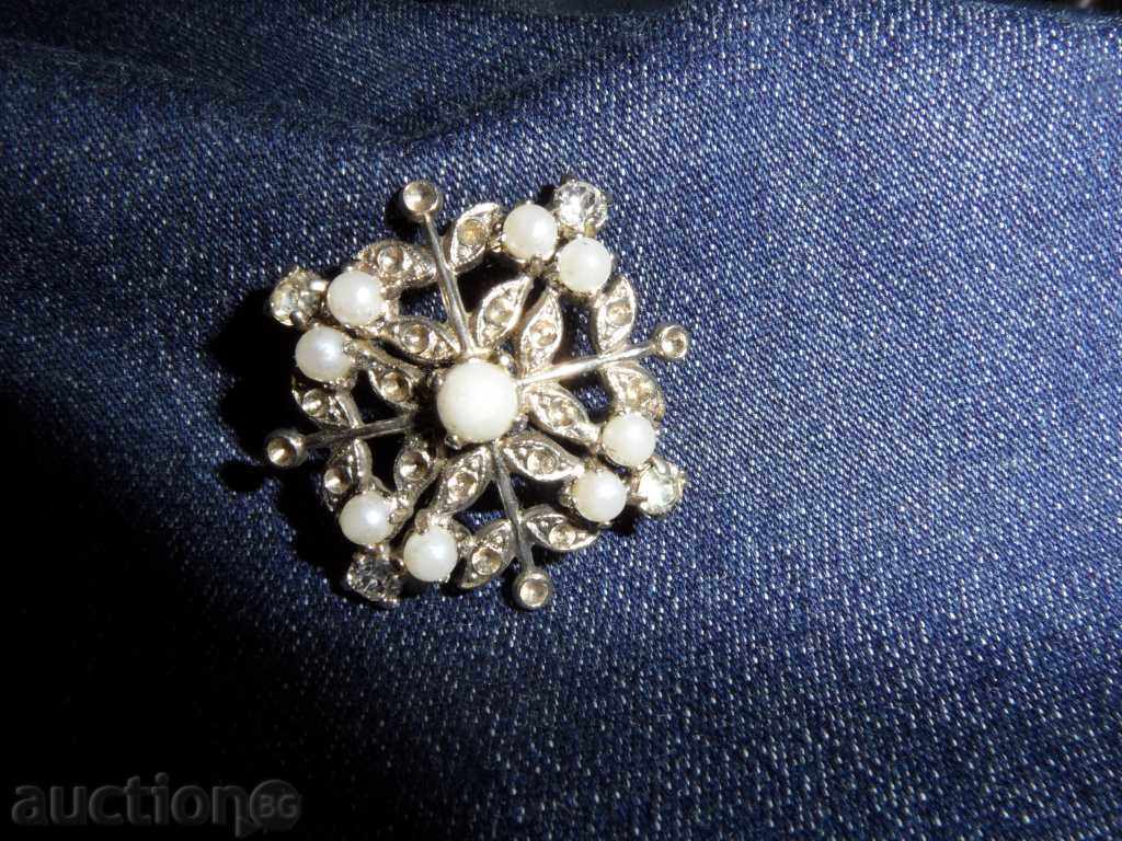 Auction BROWSE with white and transparent pebbles Auction BROWSE with white and transparent pebbles