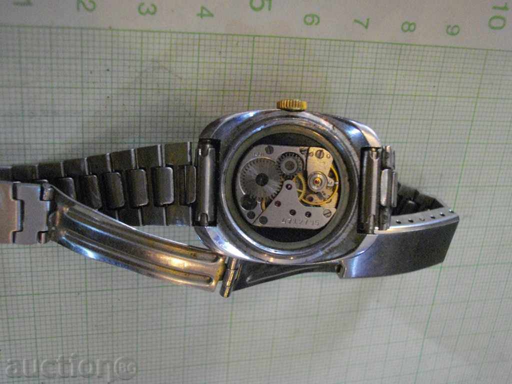 Delivery of Clock "SLAVA" ladies mechanic working Delivery of Clock "SLAVA" ladies mechanic working