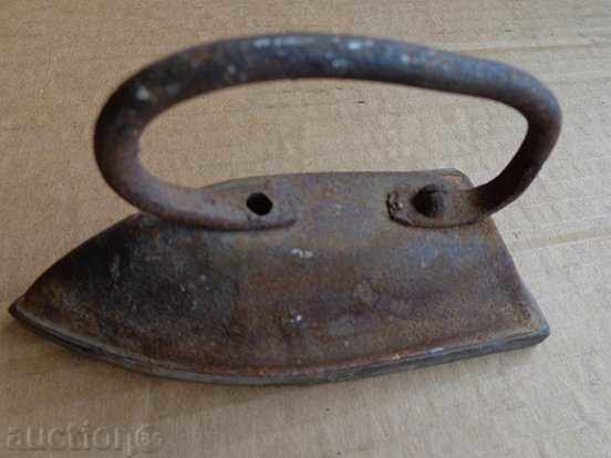 Old children's iron with price 23.00 BGN | € 11.76 Old children's iron with price 23.00 BGN | € 11.76