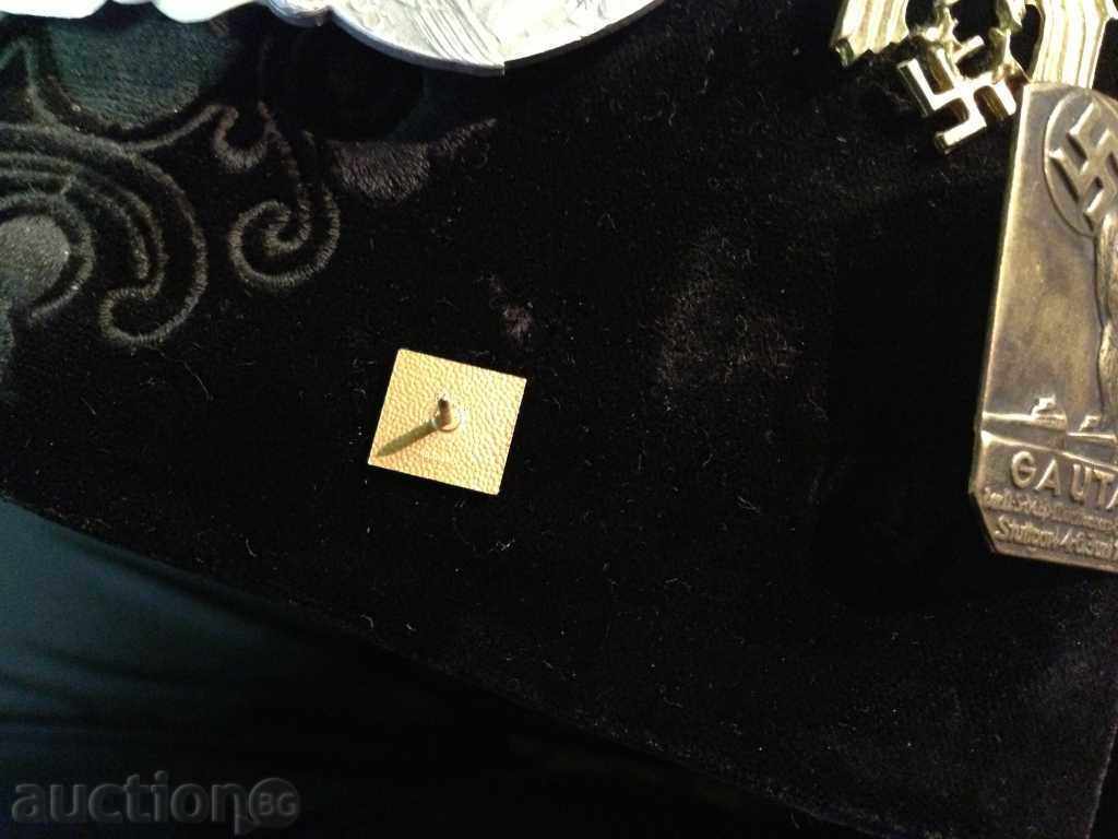 Auction OMEGA badge // HUGUENIN product Auction OMEGA badge // HUGUENIN product