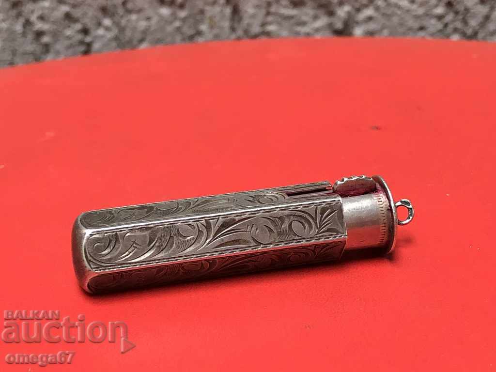 Silver lipstick with price 255.00 BGN | € 130.38 Silver lipstick with price 255.00 BGN | € 130.38