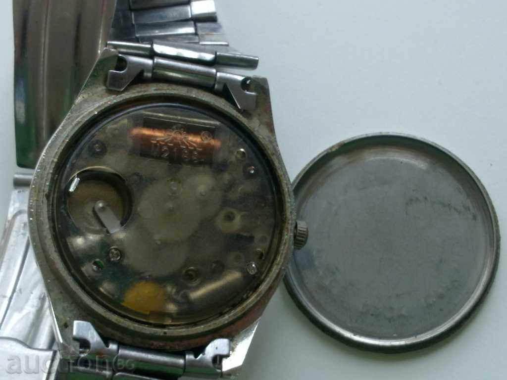 Quartz clock with price 5.00 BGN | € 2.56 Quartz clock with price 5.00 BGN | € 2.56