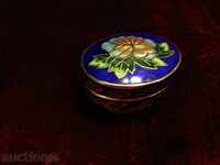 ЕМАЙЛИРАНА КУТИЙКА