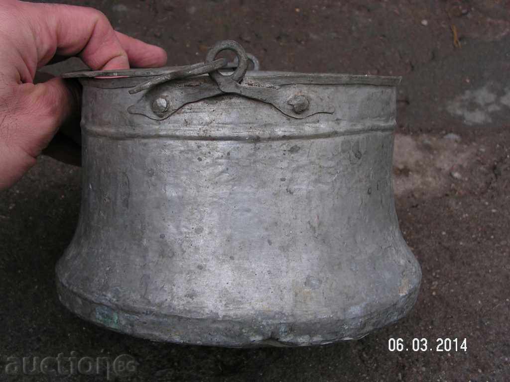 2407. FOARTE batranel HONEY BAKARCHE Bakker aproximativ 2 litri DRA - 6 2407. FOARTE batranel HONEY BAKARCHE Bakker aproximativ 2 litri DRA - 6