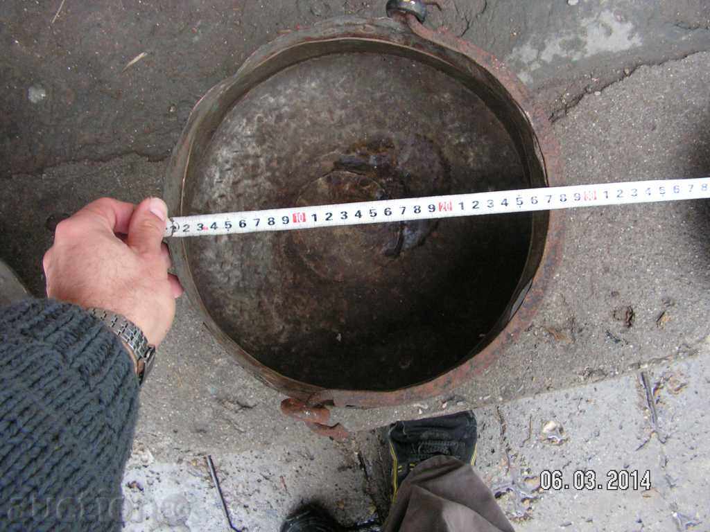 2408. MEDIUM BAKERY MEDIUM AROUND 8 LIGHT CALEDIDES with price 40.00 BGN | € 20.45