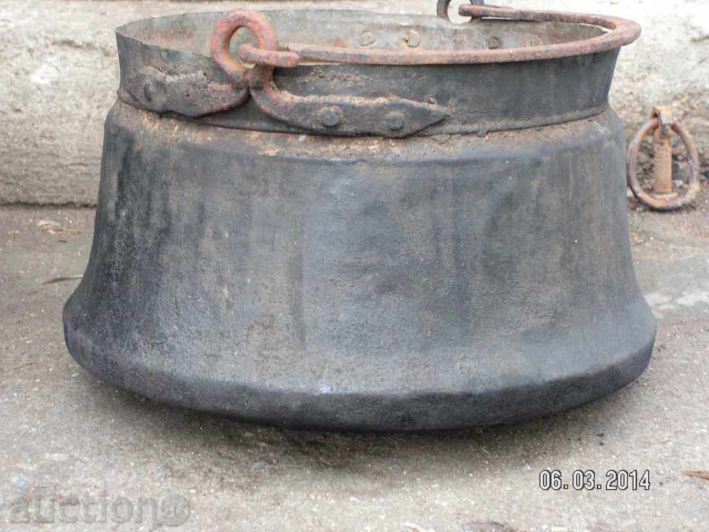 Auction  2408. MEDIUM BAKERY MEDIUM AROUND 8 LIGHT CALEDIDES