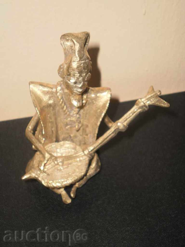figura de bronz a unui muzician cu Kalimba / mbira / -seriya