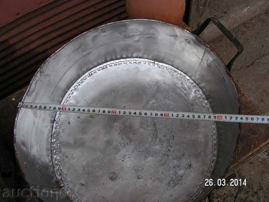 2633. STAR IRON CALIBRATION TANK with price 10.00 BGN | € 5.11 2633. STAR IRON CALIBRATION TANK with price 10.00 BGN | € 5.11
