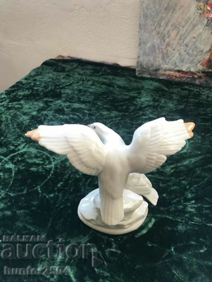 Petrel - porcelain, 15 cm, marked with price € 15.95 | 31.20 BGN Petrel - porcelain, 15 cm, marked with price € 15.95 | 31.20 BGN