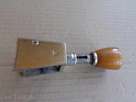 An old rotating seal from the time of the wife with price 39.00 BGN | € 19.94 An old rotating seal from the time of the wife with price 39.00 BGN | € 19.94