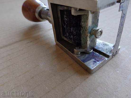 Delivery of An old rotating seal from the time of the wife Delivery of An old rotating seal from the time of the wife