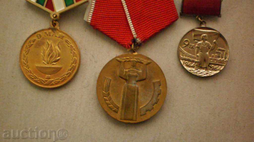 MEDALII cu preț € 2.56 | 5.01 BGN MEDALII cu preț € 2.56 | 5.01 BGN