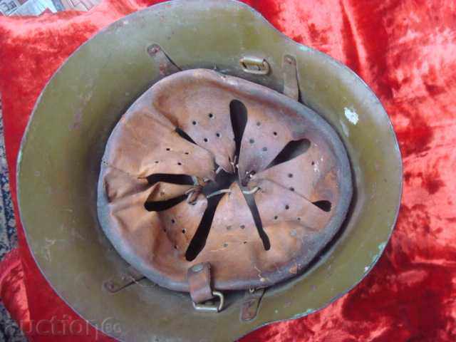 Κράνος M36 και άλλο ένα μαύρο γερμανικό της 2WW με σήμανση. με τιμή 129.95 BGN | € 66.44 Κράνος M36 και άλλο ένα μαύρο γερμανικό της 2WW με σήμανση. με τιμή 129.95 BGN | € 66.44