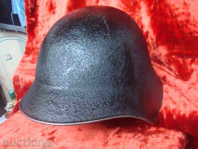 Licitație Casca M36 si inca o neamta neagra din 2WW cu marcaje. Licitație Casca M36 si inca o neamta neagra din 2WW cu marcaje.