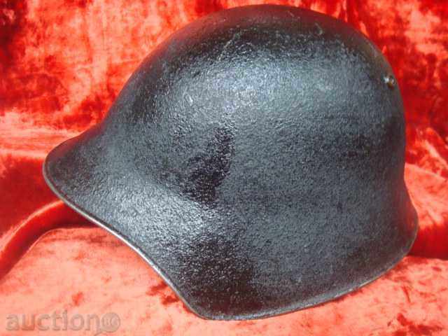 Παράδοση Κράνος M36 και άλλο ένα μαύρο γερμανικό της 2WW με σήμανση. Παράδοση Κράνος M36 και άλλο ένα μαύρο γερμανικό της 2WW με σήμανση.