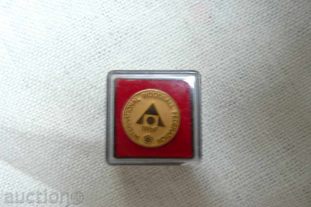 Позлатена значка с цена 10.00 лв. | € 5.11 Позлатена значка с цена 10.00 лв. | € 5.11