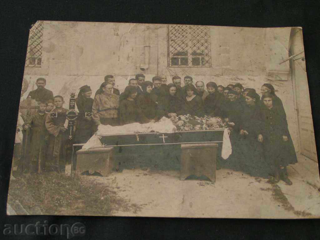 Старинна снимка погребение