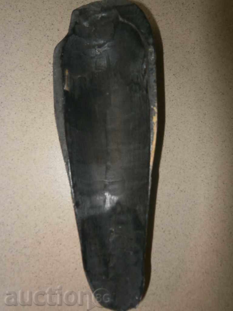 Delivery of Series Fang masks from Cameroon - small-2