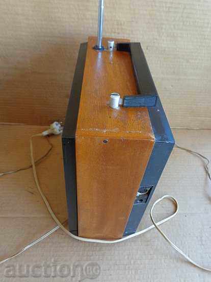 Delivery of Old satellite transistor, radio, radio Delivery of Old satellite transistor, radio, radio