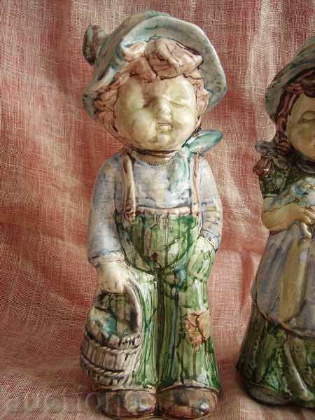 Auction  I sell two porcelain figures