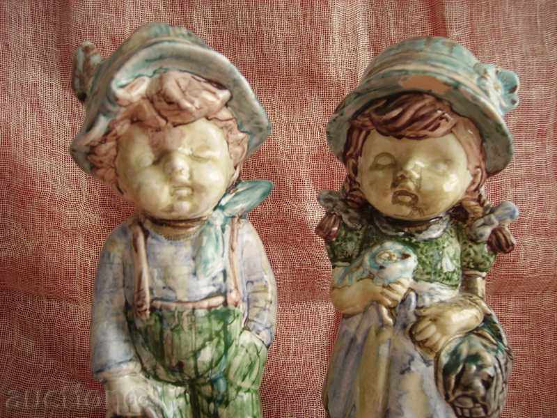 Delivery of I sell two porcelain figures