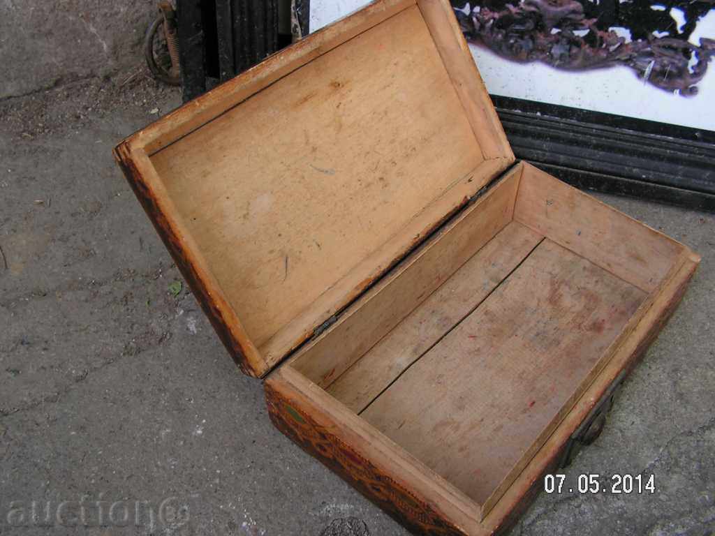 Auction 2936. STAR WOOD BOX DRAWN PICROGRAPHED Auction 2936. STAR WOOD BOX DRAWN PICROGRAPHED