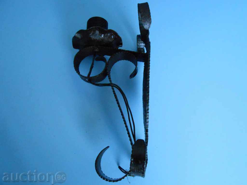 Forged wall lamp with price 20.00 BGN | € 10.23 Forged wall lamp with price 20.00 BGN | € 10.23