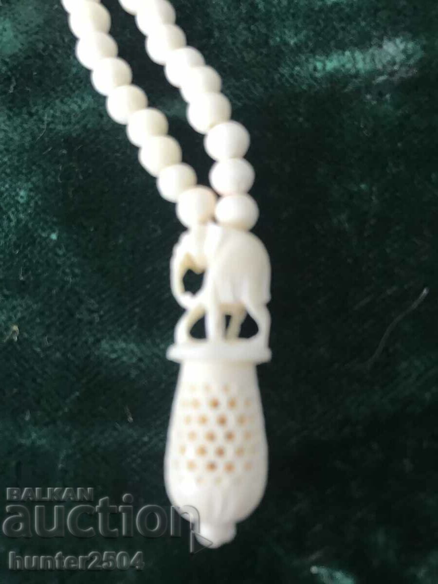 Аукцион Гердан,кост, стар, миналия век,красиви,гравирани. Аукцион Гердан,кост, стар, миналия век,красиви,гравирани.