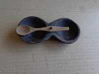 Παλαιό ξύλινο αλατοδοχείο, αλατιέρα με κουτάλι, ξύλινο