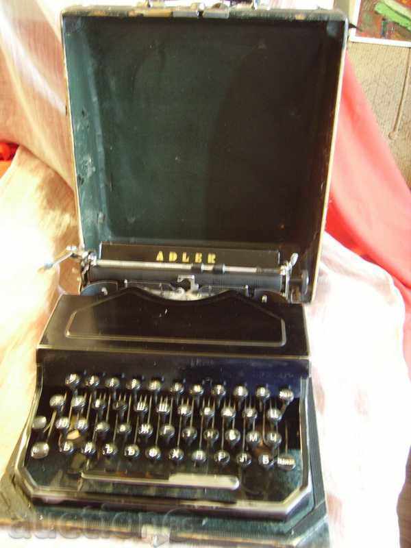 Продавам довоенна пишеща машина "ADLER"