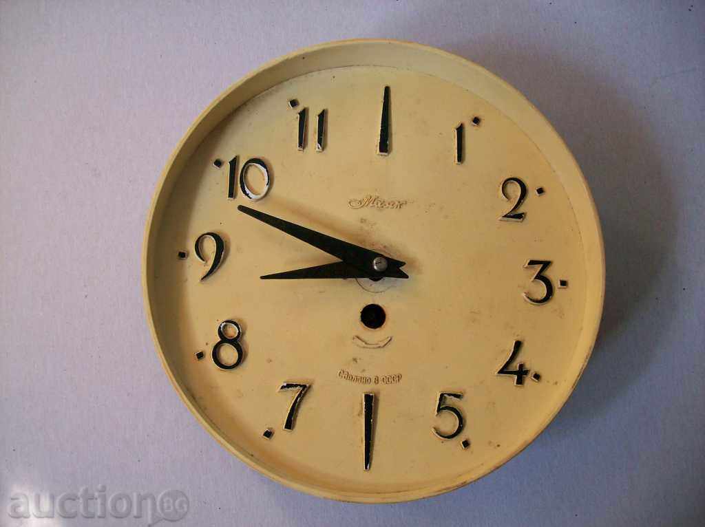 Vechiul ceas de perete sovietic funcțional