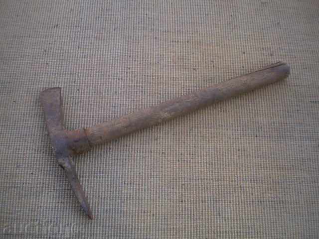 Стариннен инструмент