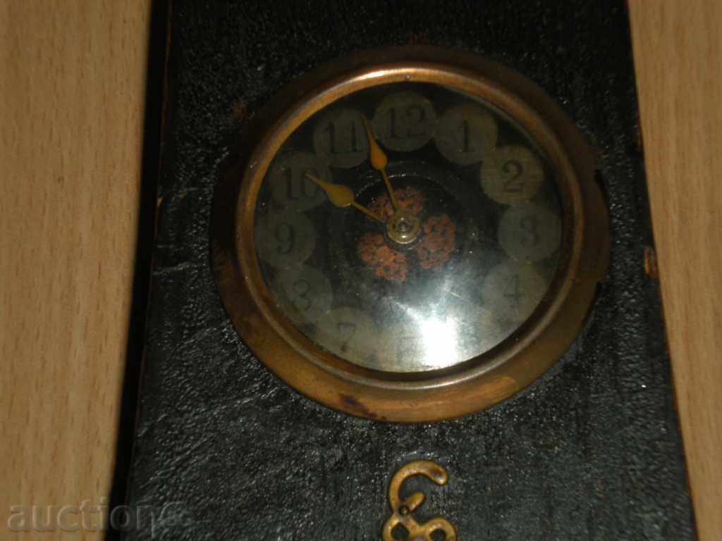 Auction  I sell an old German desktop clock.Excellent !!!!!!!!!!