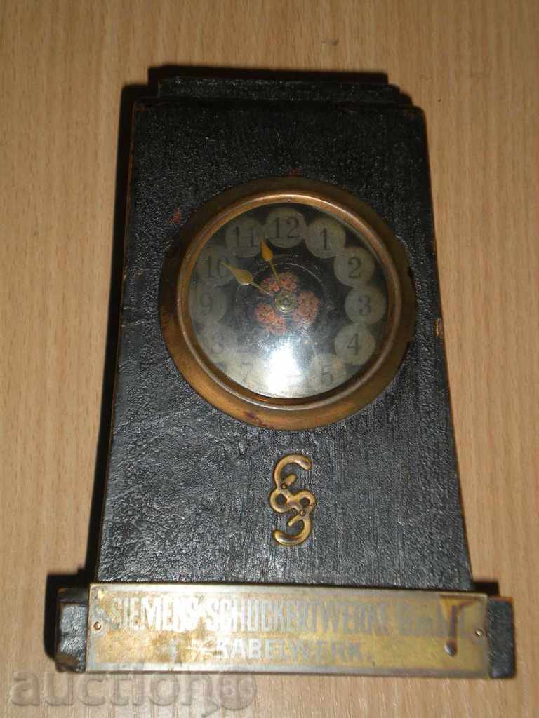 I sell an old German desktop clock.Excellent !!!!!!!!!!