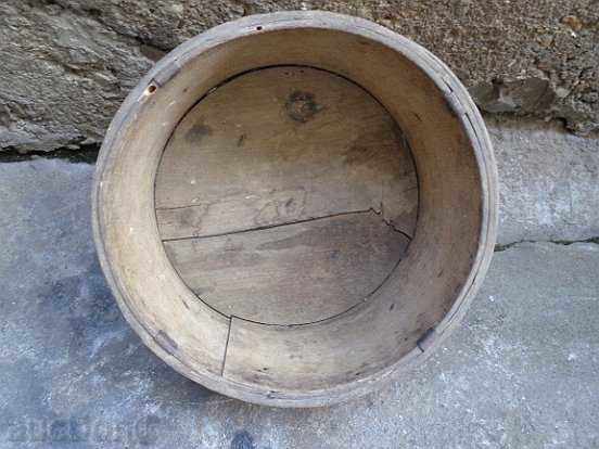 Auction Old crutch for wheat, bushel, bucket, wooden Auction Old crutch for wheat, bushel, bucket, wooden