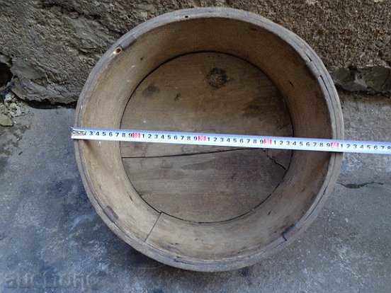 Delivery of Old crutch for wheat, bushel, bucket, wooden Delivery of Old crutch for wheat, bushel, bucket, wooden