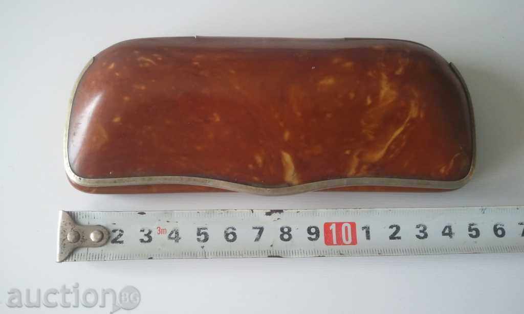 vintage glasses case with price 25.00 BGN | € 12.78 vintage glasses case with price 25.00 BGN | € 12.78